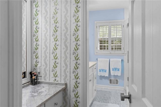 1556 Walthall Court NW, Atlanta, GA 30318