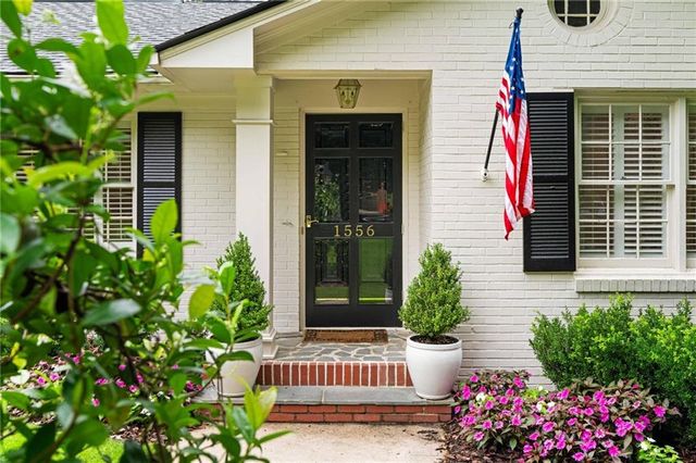 1556 Walthall Court NW, Atlanta, GA 30318