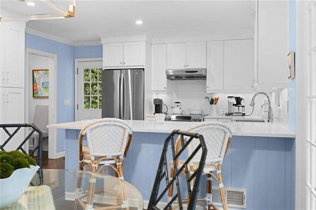 1556 Walthall Court NW, Atlanta, GA 30318
