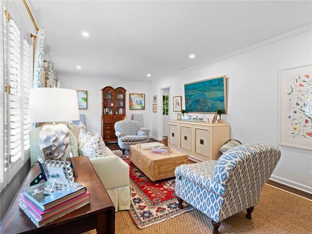 1556 Walthall Court NW, Atlanta, GA 30318