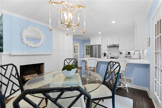 1556 Walthall Court NW, Atlanta, GA 30318