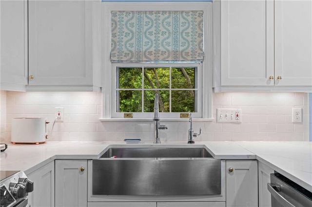 1556 Walthall Court NW, Atlanta, GA 30318