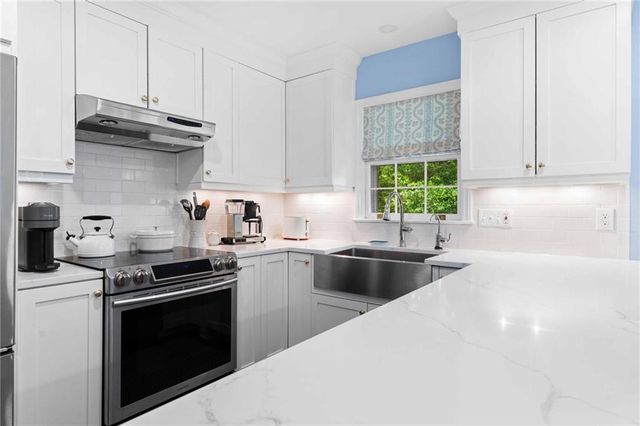 1556 Walthall Court NW, Atlanta, GA 30318