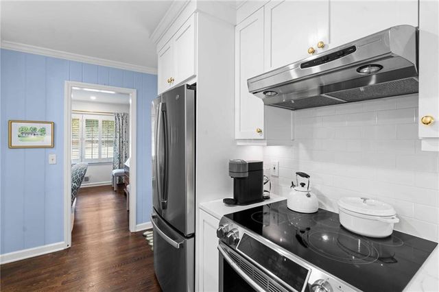 1556 Walthall Court NW, Atlanta, GA 30318