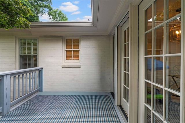 1556 Walthall Court NW, Atlanta, GA 30318
