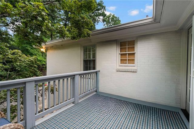 1556 Walthall Court NW, Atlanta, GA 30318