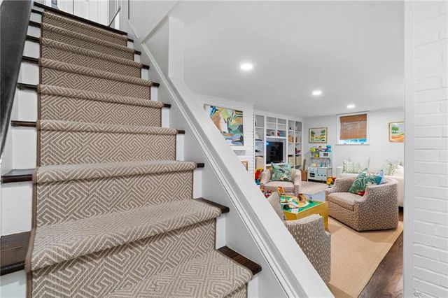 1556 Walthall Court NW, Atlanta, GA 30318