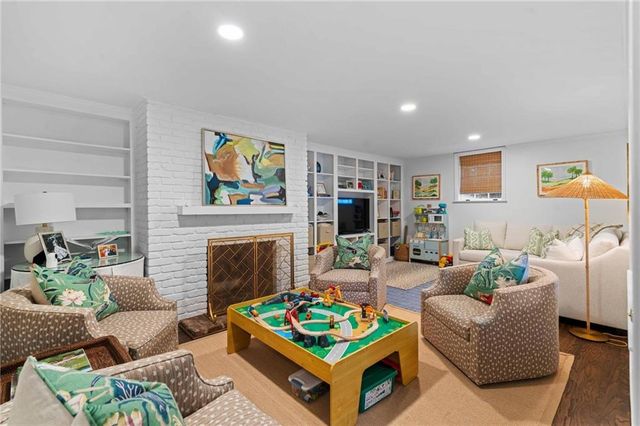 1556 Walthall Court NW, Atlanta, GA 30318