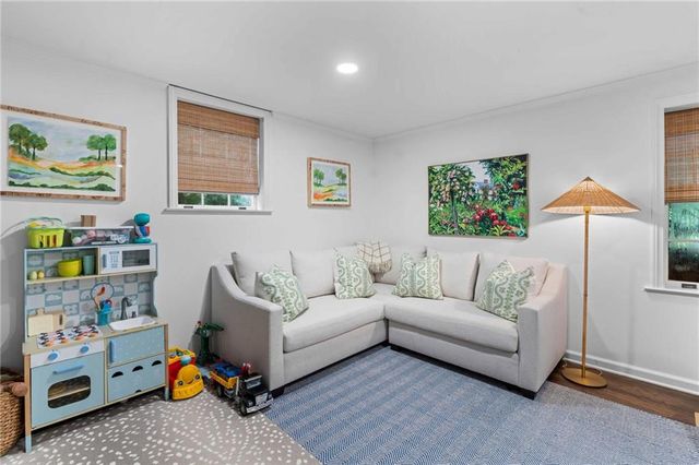1556 Walthall Court NW, Atlanta, GA 30318