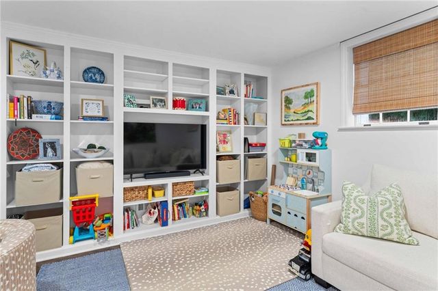 1556 Walthall Court NW, Atlanta, GA 30318