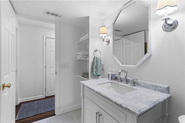 1556 Walthall Court NW, Atlanta, GA 30318
