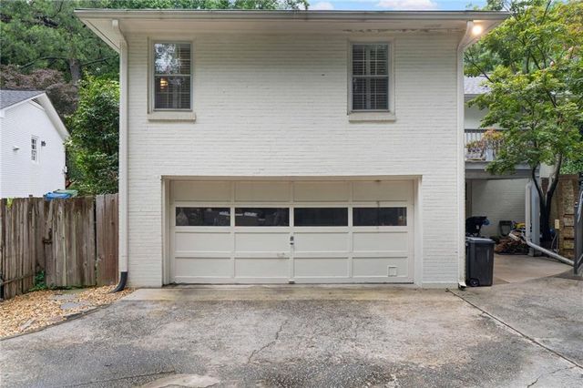 1556 Walthall Court NW, Atlanta, GA 30318