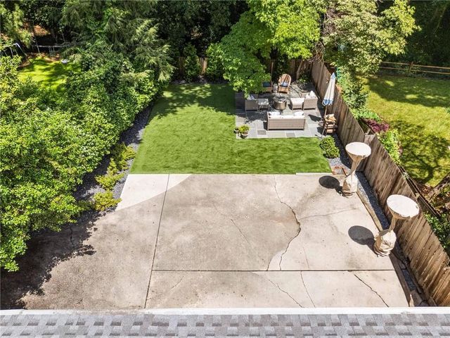 1556 Walthall Court NW, Atlanta, GA 30318