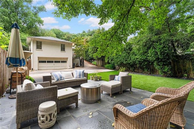 1556 Walthall Court NW, Atlanta, GA 30318