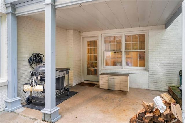 1556 Walthall Court NW, Atlanta, GA 30318