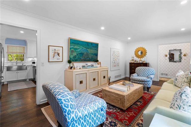 1556 Walthall Court NW, Atlanta, GA 30318