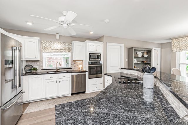 15246 Woodmoss Dr, Baton Rouge, LA 70816