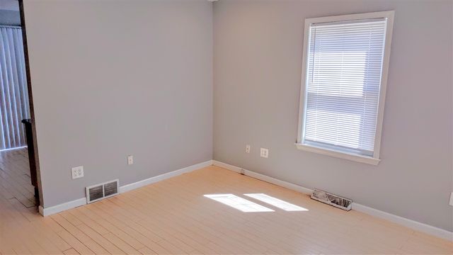25906 Currier Street, Dearborn Heights, MI 48125