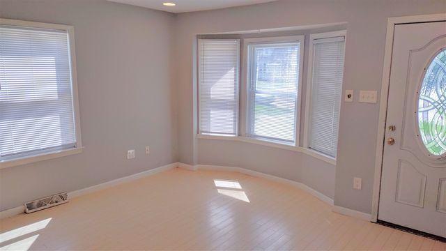 25906 Currier Street, Dearborn Heights, MI 48125