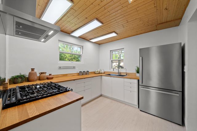 2861 Crystal Drive, Ann Arbor, MI 48108