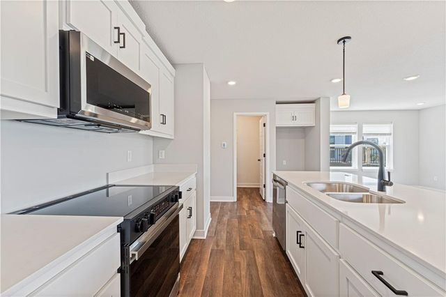 8781 SW 10th Street, Blue Springs, MO 64064