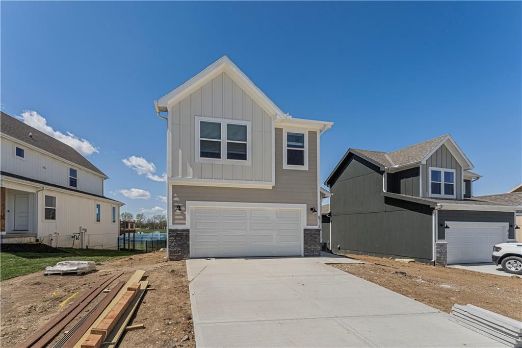 8781 SW 10th Street, Blue Springs, MO 64064