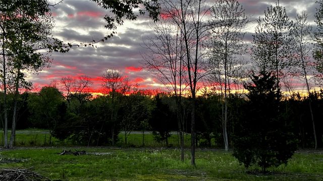 555 Yowell Hill Road, Tom Bean, TX 75491