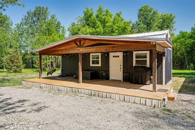 555 Yowell Hill Road, Tom Bean, TX 75491