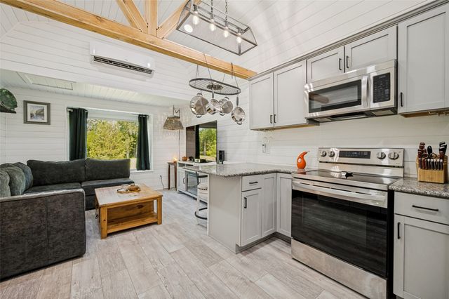 555 Yowell Hill Road, Tom Bean, TX 75491