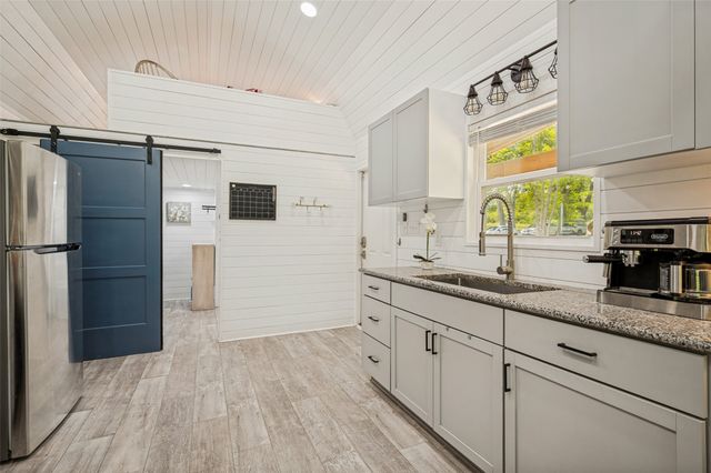 555 Yowell Hill Road, Tom Bean, TX 75491