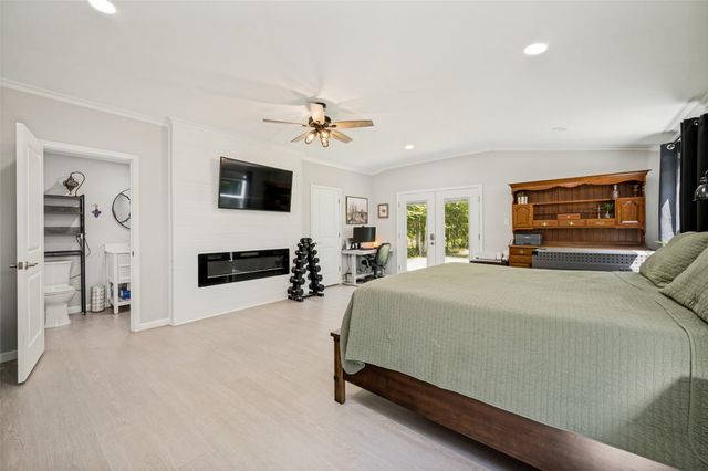 555 Yowell Hill Road, Tom Bean, TX 75491