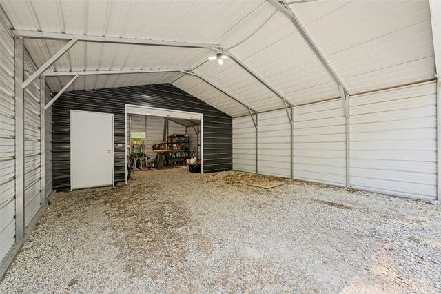 555 Yowell Hill Road, Tom Bean, TX 75491