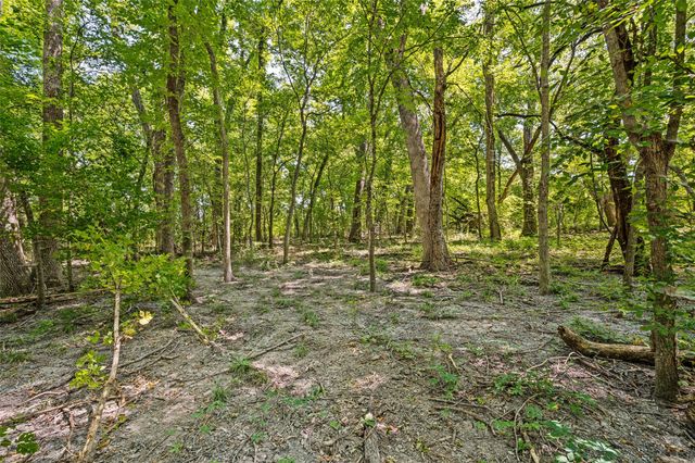555 Yowell Hill Road, Tom Bean, TX 75491