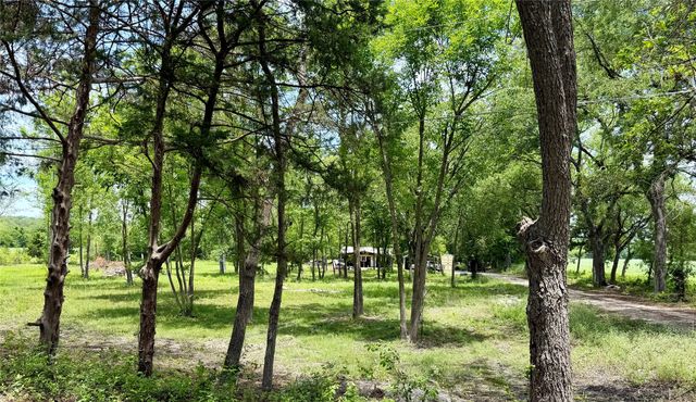 555 Yowell Hill Road, Tom Bean, TX 75491