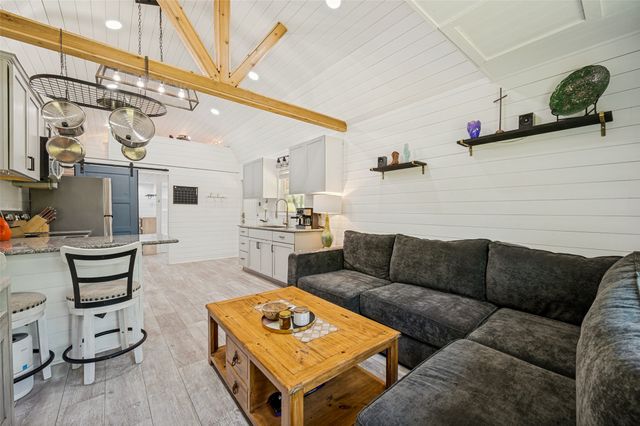 555 Yowell Hill Road, Tom Bean, TX 75491