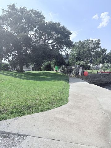 6 Pine Bluff Street, La Porte, TX 77571