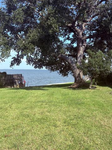 6 Pine Bluff Street, La Porte, TX 77571