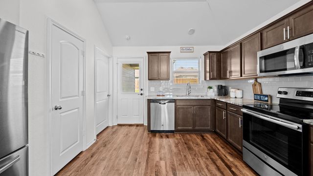 117 Dove Court, Navasota, TX 77868