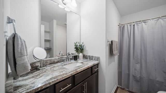 117 Dove Court, Navasota, TX 77868