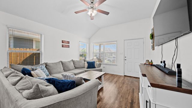 117 Dove Court, Navasota, TX 77868