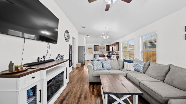 117 Dove Court, Navasota, TX 77868