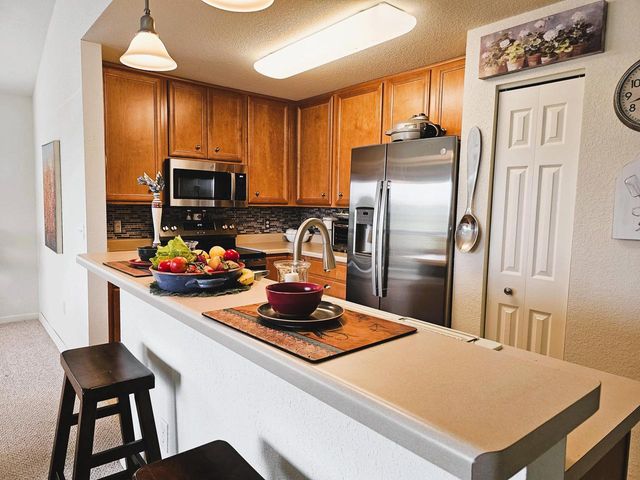 N16W26401 Meadowgrass CIRCLE #B, Pewaukee, WI 53072