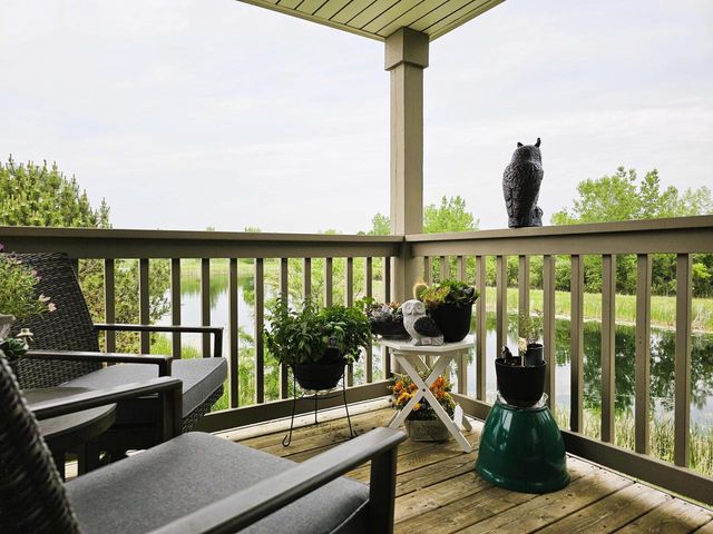 N16W26401 Meadowgrass CIRCLE #B, Pewaukee, WI 53072