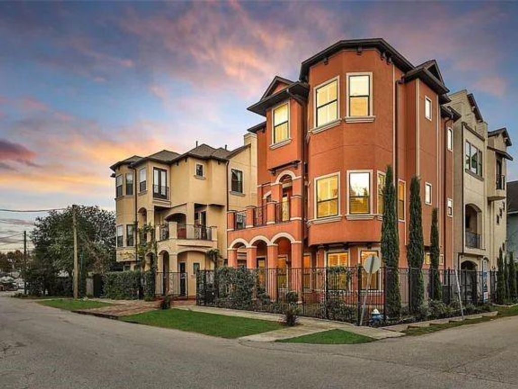 910 Snover Street A, Houston, TX 77007