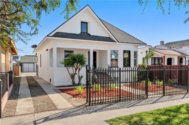 136 W 43rd Place, Los Angeles, CA 90037