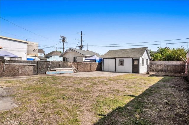 136 W 43rd Place, Los Angeles, CA 90037