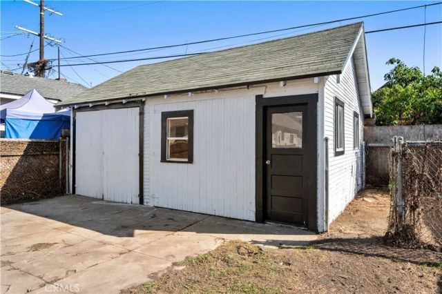 136 W 43rd Place, Los Angeles, CA 90037