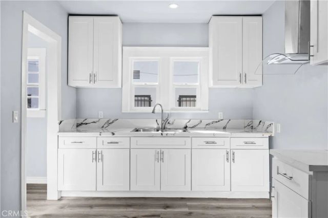 136 W 43rd Place, Los Angeles, CA 90037