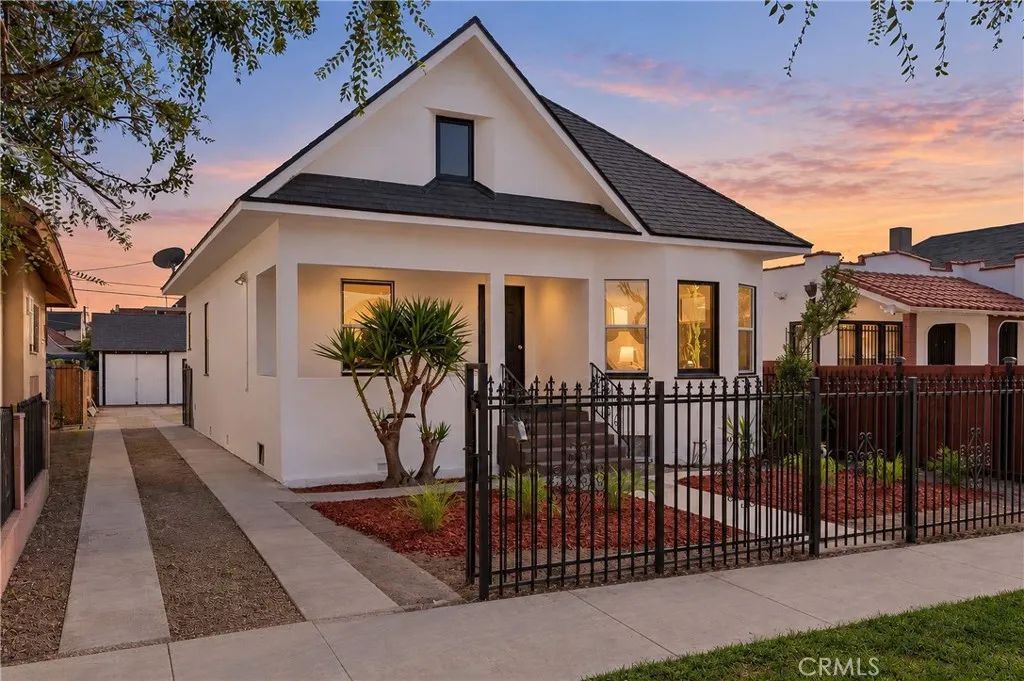 136 W 43rd Place, Los Angeles, CA 90037