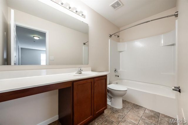 205 Greenleaf Circle, Belleville, IL 62221